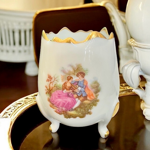 Vintage Limoges Fragonard Miniature Porcelain Egg Vase Courting Couple - Picture 4 of 14